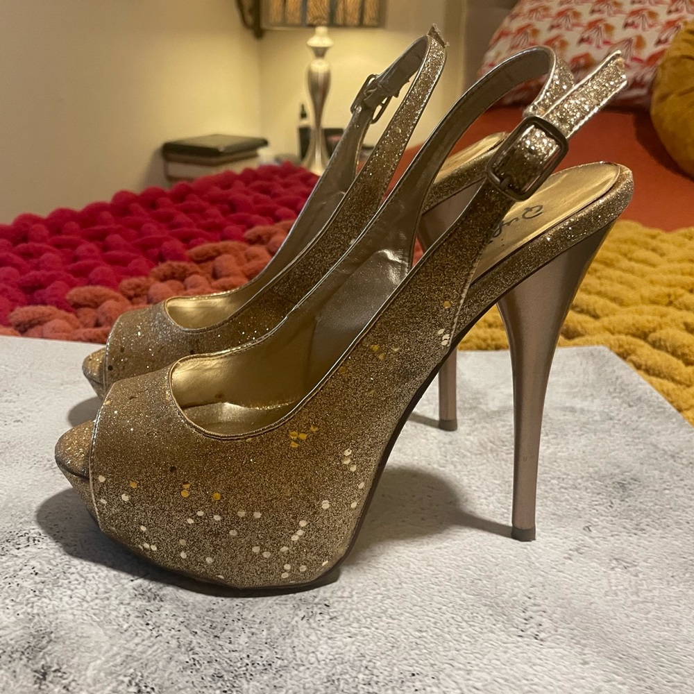 Elegant Gold Peep-Toe Slingback Heels